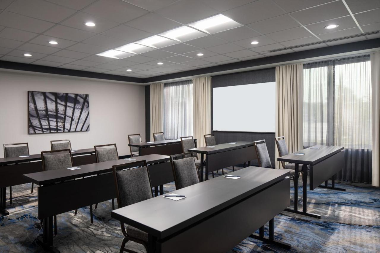 Fairfield Inn & Suites By Marriott Cleveland Tiedeman Road Brooklyn Exterior photo